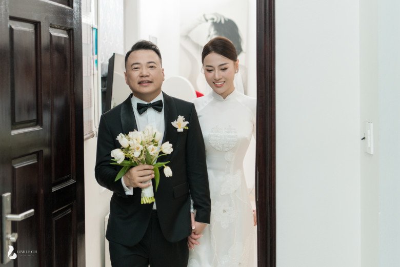 Phương Oanh nắm tay Shark Bình chính thức về chung nhà.