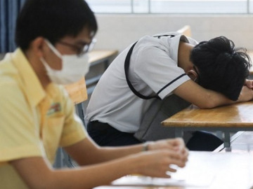 Nam sinh ở Hà Nội trốn trong tủ quần áo sau 2 lần thi trượt lớp 10, BS cảnh báo: Nguy cơ tự sát cao