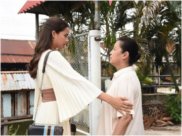 Dâu trưởng lái xe sang đón lên phố dưỡng già, nhìn bữa cơm tôi quay xe về quê ở với dâu thứ nghèo