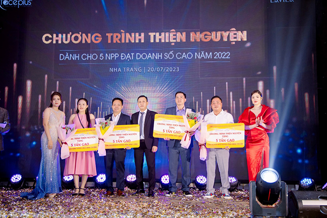 Ca sĩ Đan Trường cùng dàn sao nổi tiếng sẽ “khuấy đảo” tại sự kiện Tri ân khách hàng của công ty Mỹ phẩm Hoàng Dũng - 6