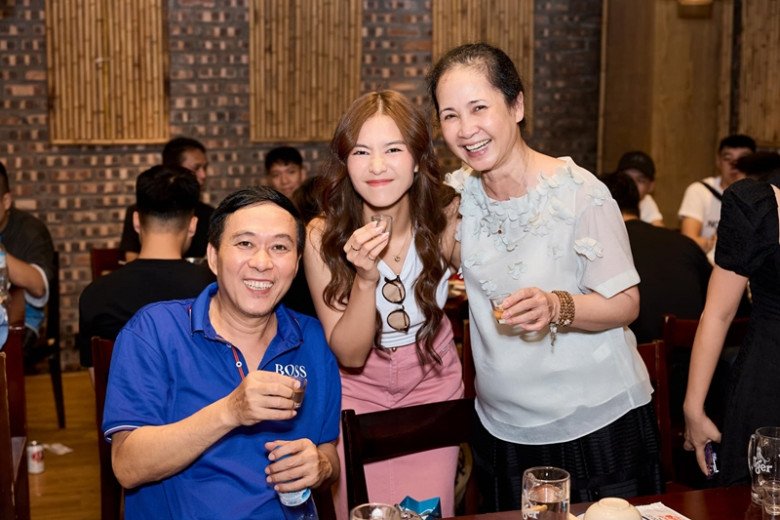 View - Khoe ảnh dính như sam với Thanh Sơn, Khả Ngân để lộ bí mật của Gia Đình Mình Vui Bất Thình Lình