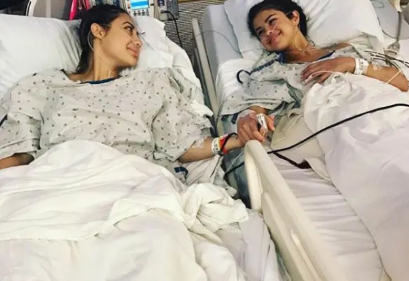 Selena và Francia từng thân như chị em. Năm 2017, khi Selena bị suy thận vì biến chứng bệnh lupus ban đỏ, Francia đã tự nguyện hiến một quả thận cho cô, bất chấp nguy cơ về sức khỏe.
