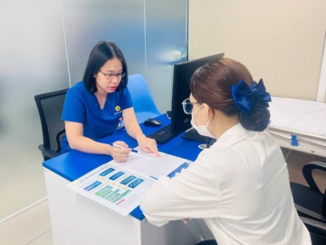 Cô gái ngứa điên đảo vùng nhạy cảm dù chung thủy với chồng và được mệnh danh "sạch sẽ nhất công ty"