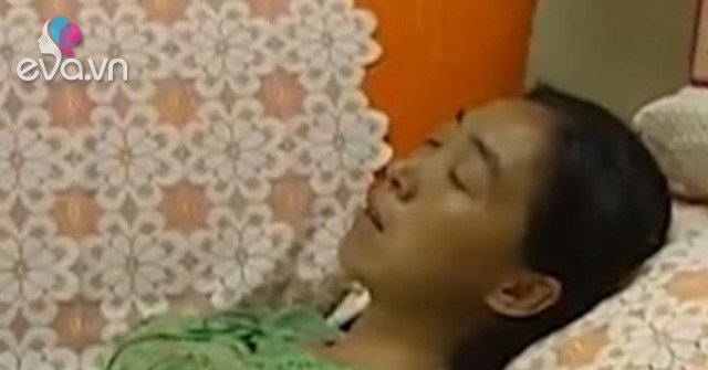 View - Người phụ nữ liệt 16 năm bất ngờ tự đi được sau khi chồng đi làm xa, cháu gái phát hiện sự thật sốc