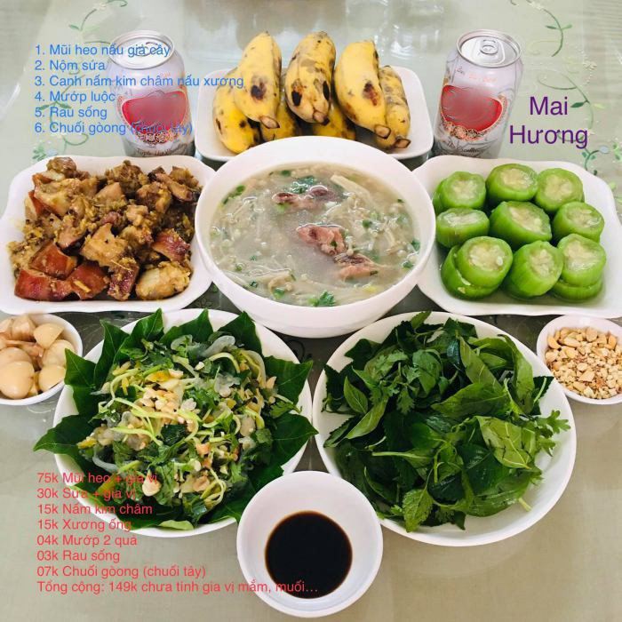 Bữa ăn gồm: Mũi heo giả cầy, nộm sứa, canh nấm kim châm nấu xương, mướp luộc, rau sống, chuối tráng miệng. Giá 149.000đ