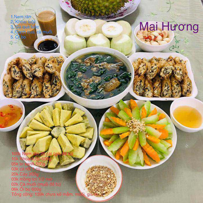 Bữa cơm gồm: Nem rán, khoai luộc, su su luộc, canh cua, cà muối, ổi Bo. Giá 139.000đ