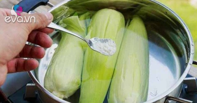View - Luộc ngô đừng cho nước lã, bỏ 2 thứ này vào ngô vừa ngọt, nhanh chín lại gấp đôi dinh dưỡng