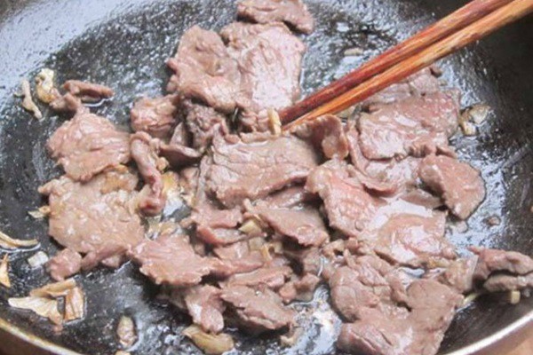 Xào thịt bò