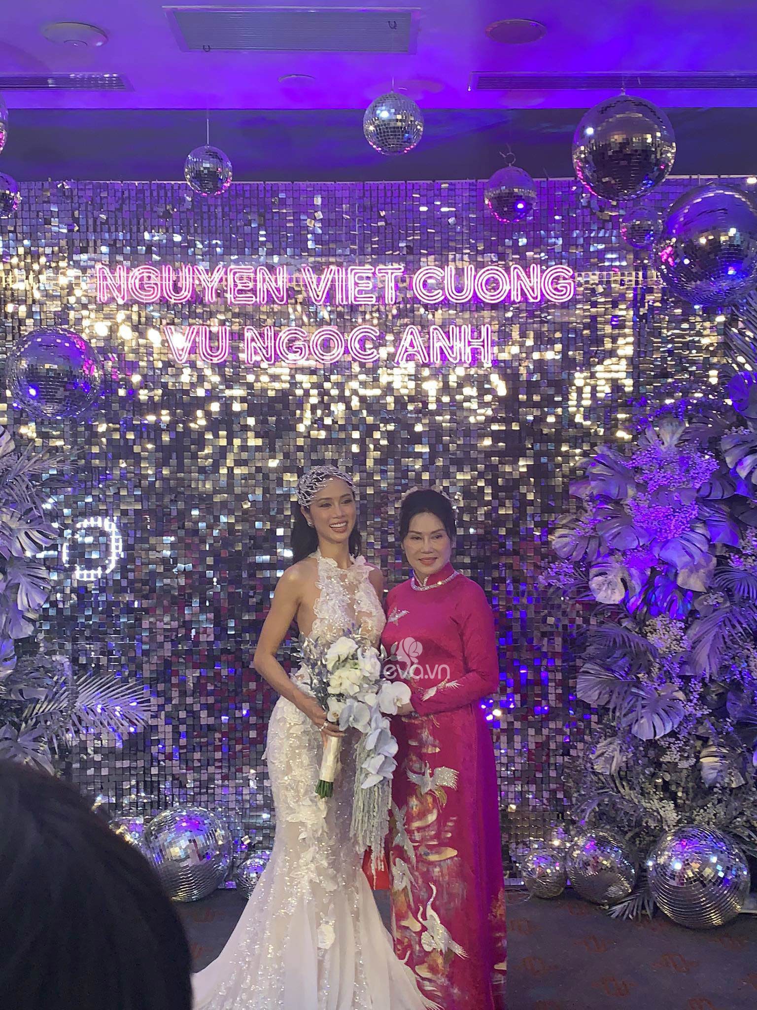 View - Đám cưới Vũ Ngọc Anh - Cường Seven: Vợ chồng diva Mỹ Linh có mặt chung vui