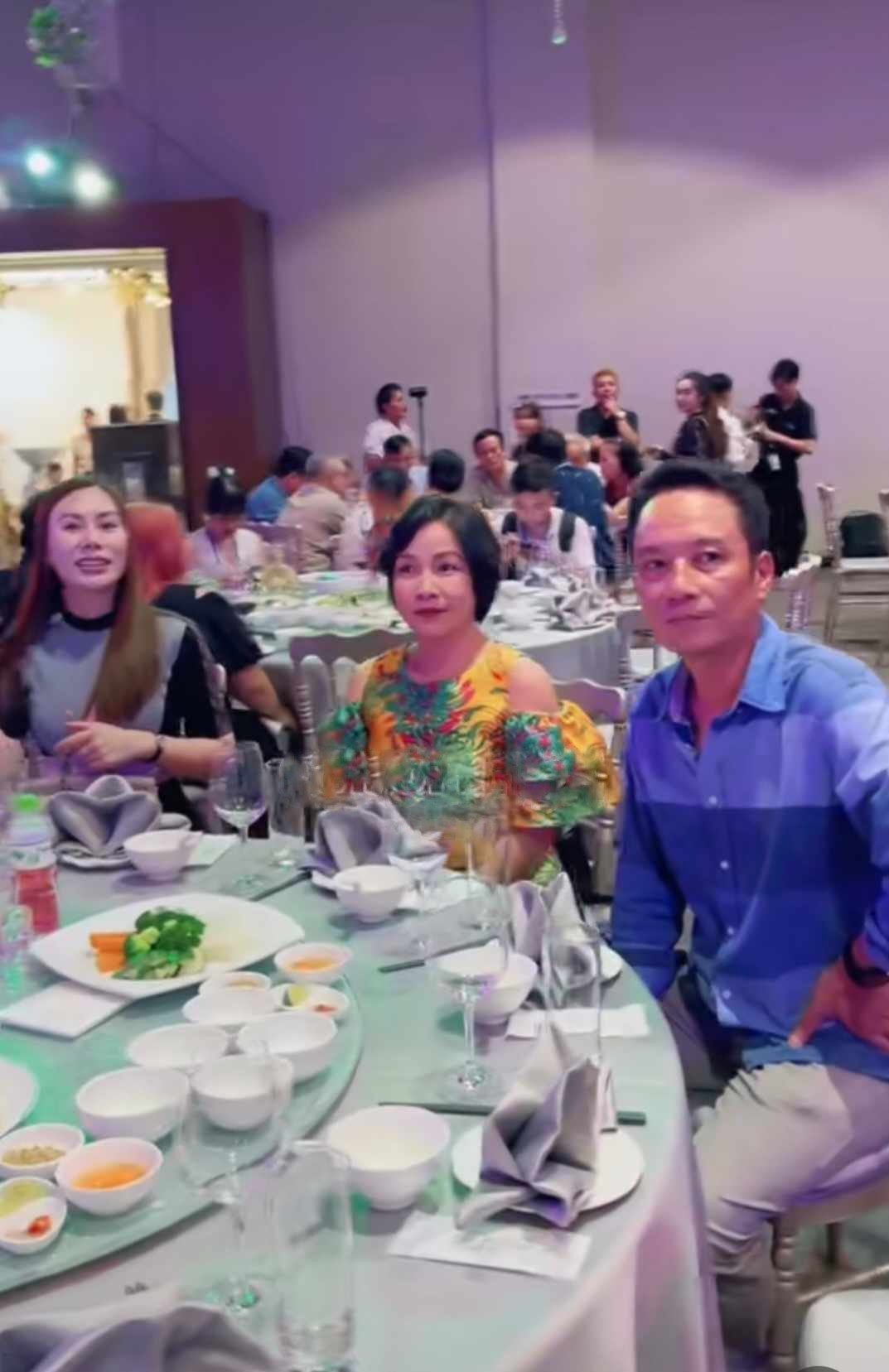 View - Đám cưới Vũ Ngọc Anh - Cường Seven: Vợ chồng diva Mỹ Linh có mặt chung vui