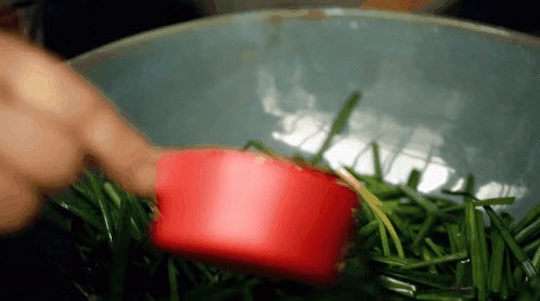 Làm kim chi lá hẹ siêu nhanh, ăn ngay sau khi muối - 2