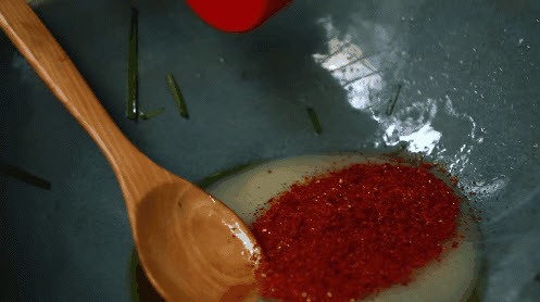 Làm kim chi lá hẹ siêu nhanh, ăn ngay sau khi muối - 4