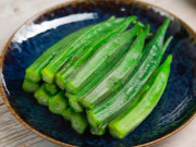 Bếp Eva - Luộc đậu bắp toàn bị nhớt hóa ra sai ở bước này, đầu bếp mách chiêu luộc quả xanh mướt giòn ngon không nhớt chút nào