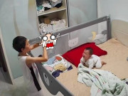 Yêu con - Khoảnh khắc cậu trẻ 10 tuổi pha sữa chăm cháu sơ sinh thuần thục làm nhiều người tan chảy