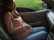 Bà bầu - Đưa nhân viên của chồng đi đẻ, nhìn một thứ trong túi cô ta, tôi phát hiện đứa bé là con chồng mình