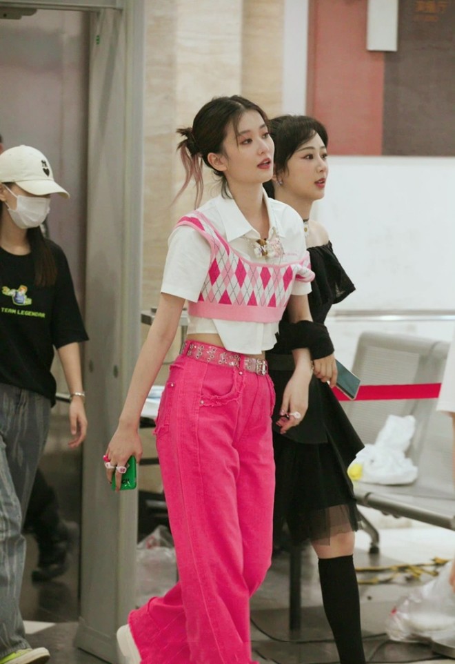 View - Triệu Lệ Dĩnh - Mỹ nhân Cbiz và tình bạn cảm lạnh: có hẳn nữ sư huynh, chưa đáng yêu bằng Dương Mịch