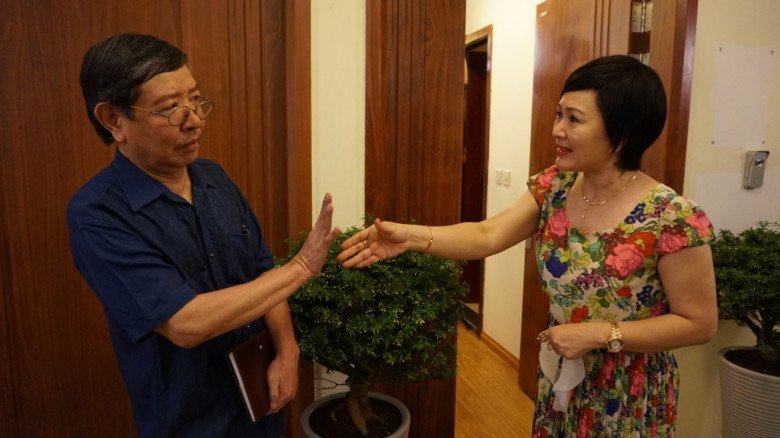 NSND Minh Hòa trong phim Những Người Nhiều Chuyện.