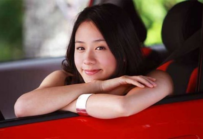 Lâm Gia Hân lớn lên tại xứ Đài nhưng phát triển sự nghiệp tại Hong Kong. Cô được biết đến với nhiều phim Khúc nhạc tình, Chị dâu, Bắt cóc, Nam nhân thập tứ...
