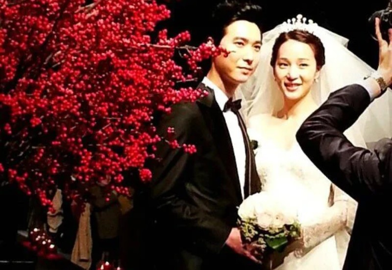 Năm 2013, Go Ji Yong kết hôn với bác sĩ Heo Yang Im. Cặp đôi chào đón quý tử đầu lòng 1 năm sau đó. Con trai của Go Ji Yong hiện đã 9 tuổi.
