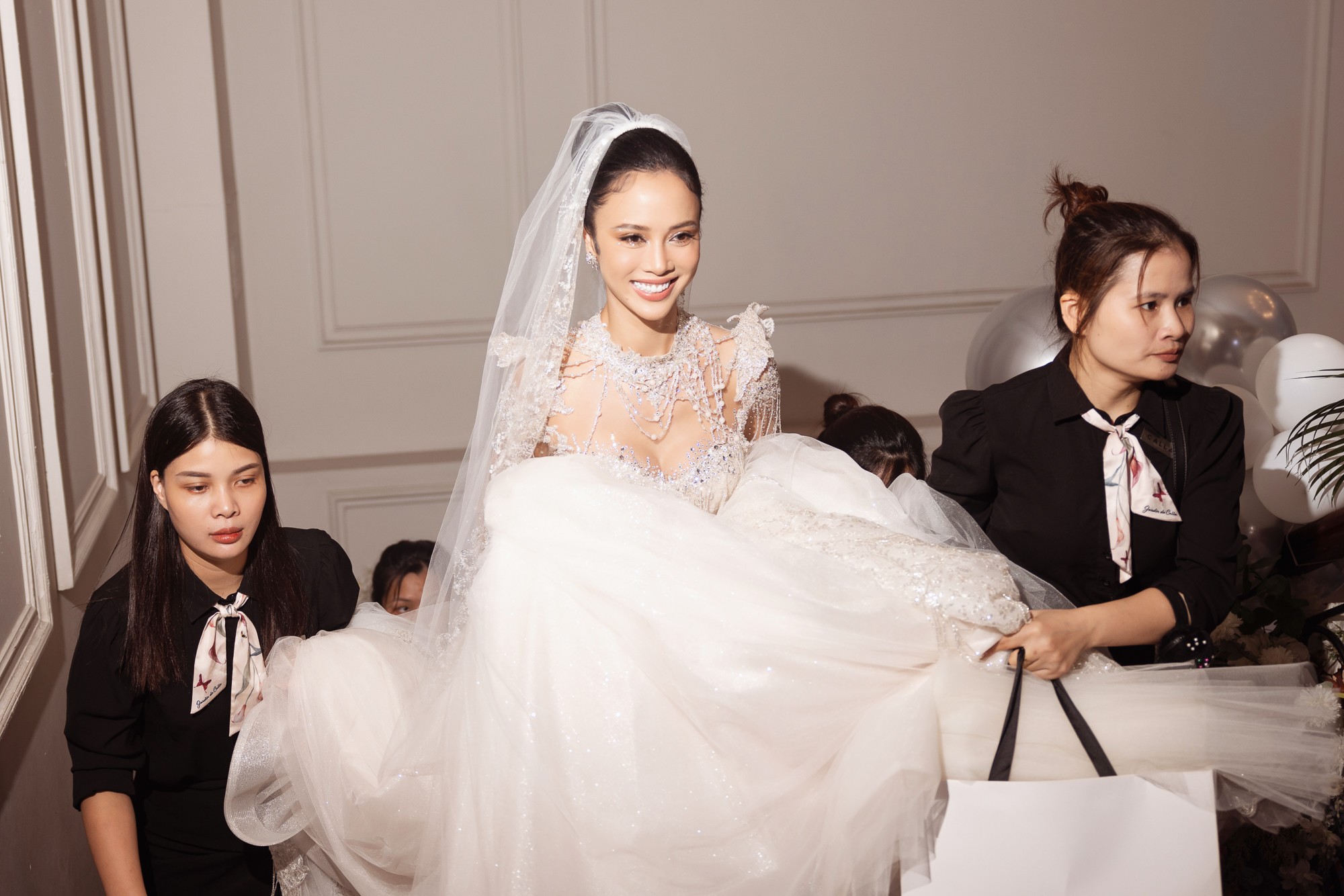 View - Đám cưới Vũ Ngọc Anh - Cường Seven: Vợ chồng diva Mỹ Linh có mặt chung vui