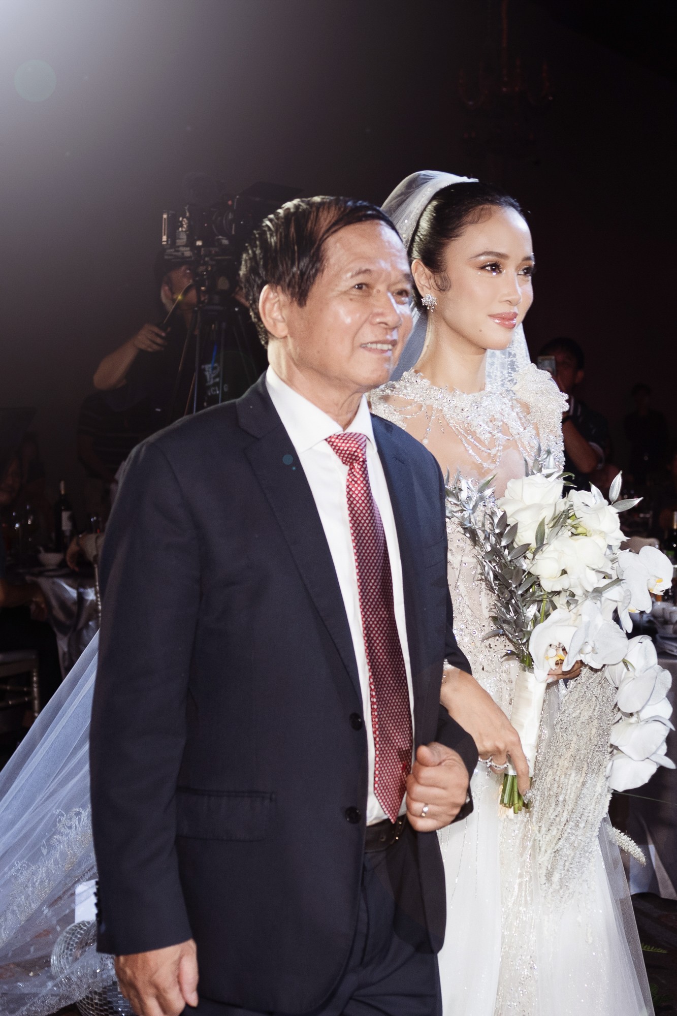 View - Đám cưới Vũ Ngọc Anh - Cường Seven: Vợ chồng diva Mỹ Linh có mặt chung vui