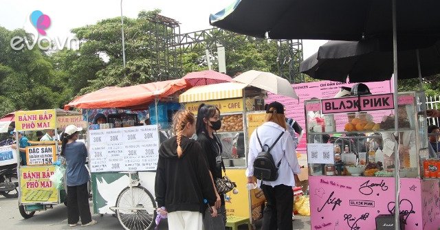 View - Sát giờ G BLACKPINK: Xuất hiện nhiều con buôn bủa vây SVĐ Mỹ Đình, bán giá cắt cổ vẫn đông khách, thu lãi cả triệu đồng