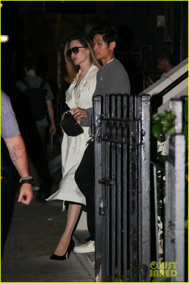 View - Angelina - sành điệu đi ăn nhà hàng, con trai nuôi gốc Việt đánh cắp sự chú ý của mẹ