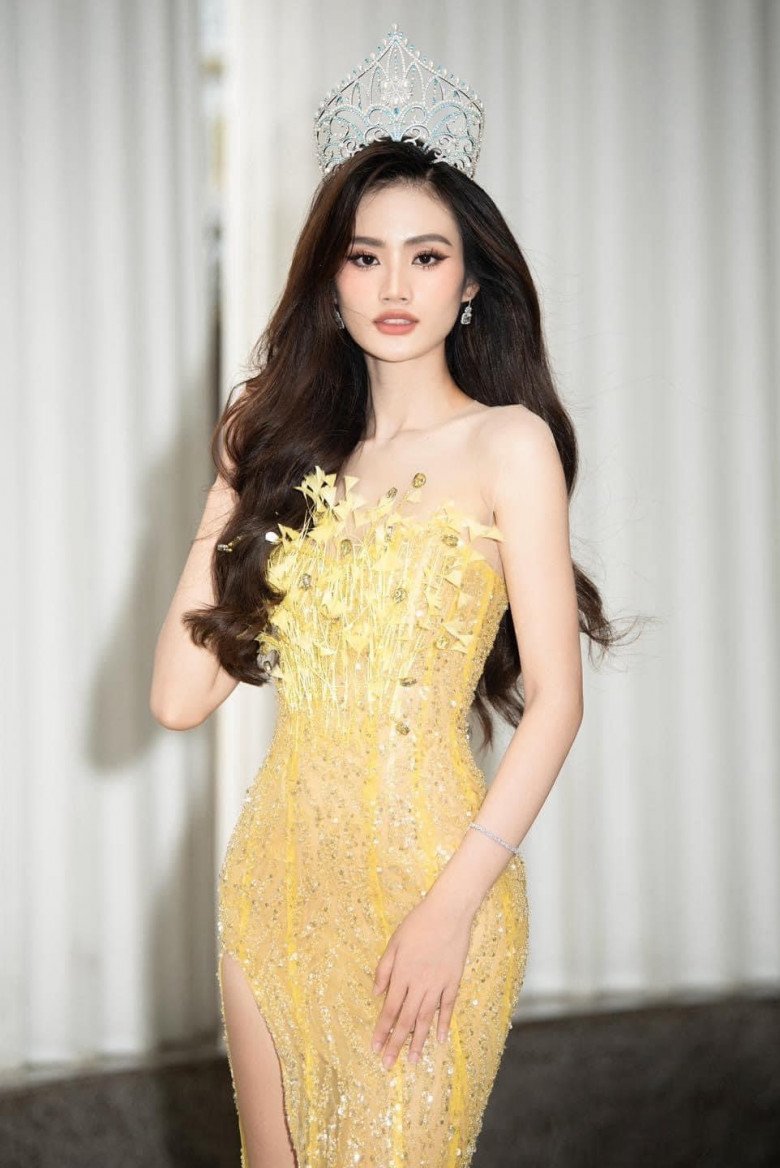 Không váy áo lộng lẫy, Hoa hậu Ý Nhi ăn mặc giản dị, đi từ thiện trong đêm hậu livestream xin lỗi - 6