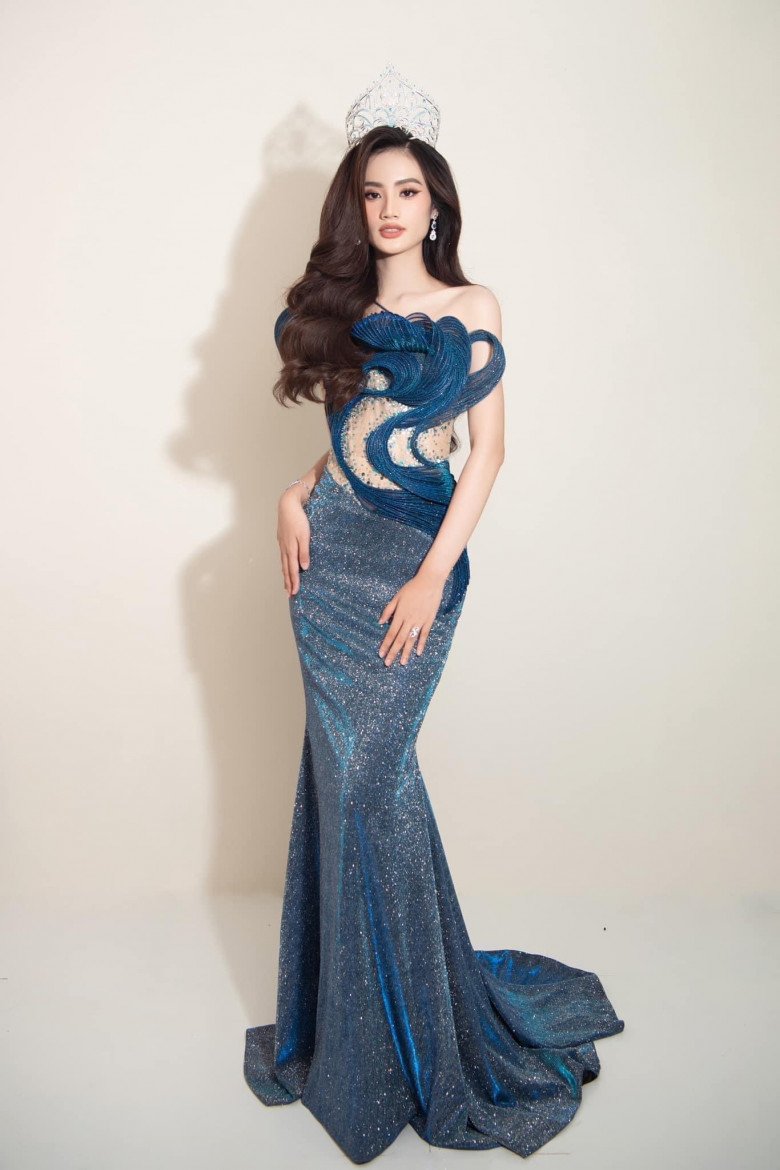 Không váy áo lộng lẫy, Hoa hậu Ý Nhi ăn mặc giản dị, đi từ thiện trong đêm hậu livestream xin lỗi - 5