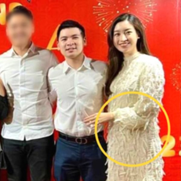 Loạt ảnh bầu bí kín bưng của Hoa hậu Đỗ Mỹ Linh trước khi công khai sinh con gái đầu lòng - 8
