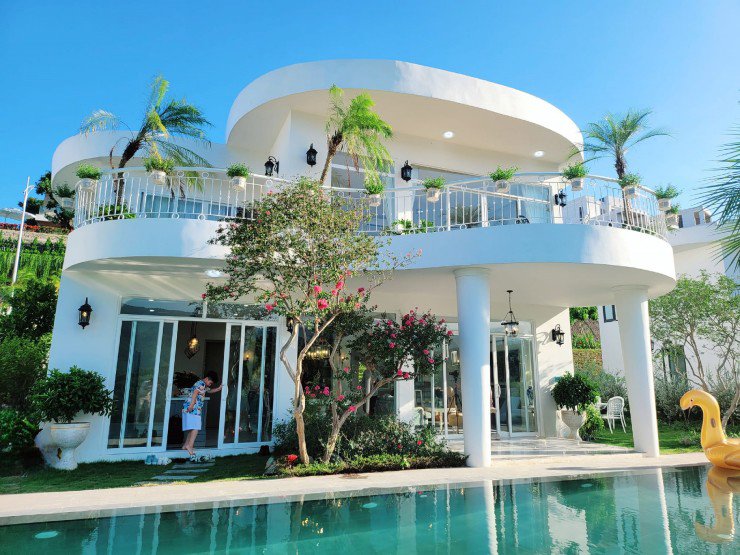 View - Mạnh Trường tậu biệt thự view núi, Việt Anh có cơ ngơi sang chảnh như khách sạn 5 sao