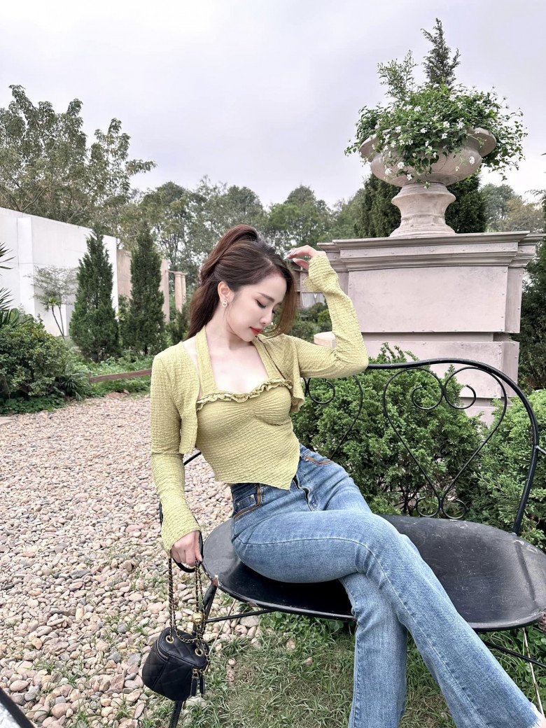 View - Quỳnh Nga khoe khung xương chậu đẹp lịm người, Thụy Vân hay Lã Thanh Huyền chỉ muốn xỉu