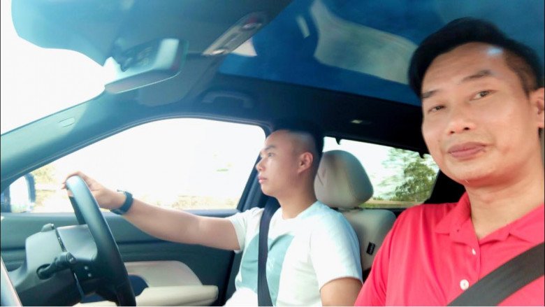 View - Sếp lớn VTV khoe ảnh con trai gần 1m9 lái xe hơi, dân mạng xuýt xoa: Ông bố hạnh phúc nhất năm