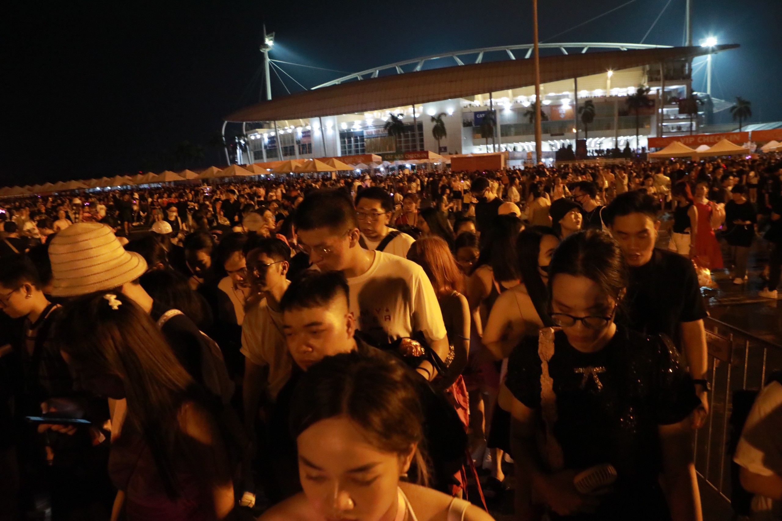 View - Khán giả nói gì sau đêm nhạc đầu tiên của Blackpink tại Mỹ Đình?