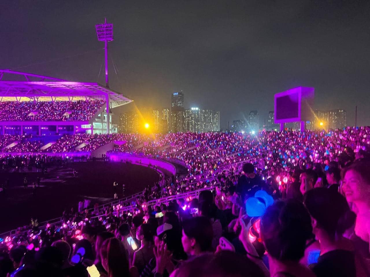View - Blackpink - nhảy See tình, đội nón lá khiến hơn 30.000 fan Việt phát cuồng