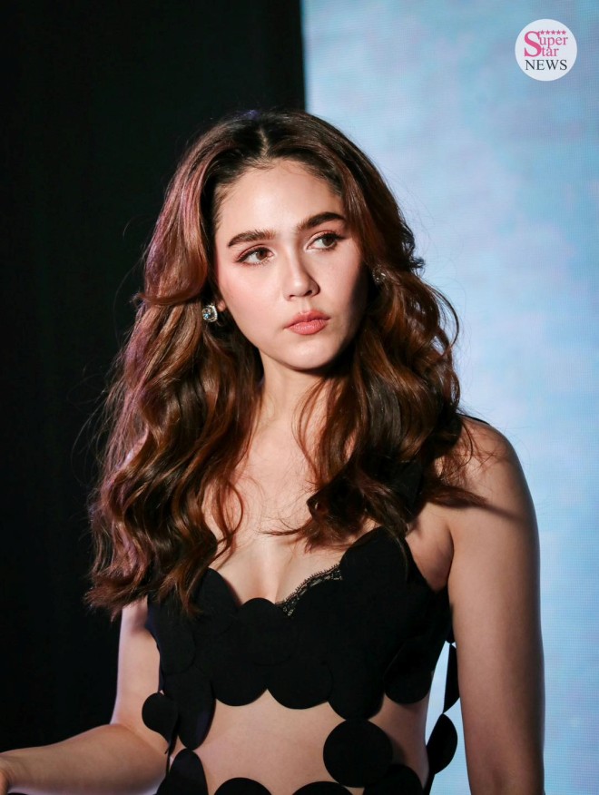 Chompoo vừa tham gia sự kiện đã nhanh chóng gây sốt.