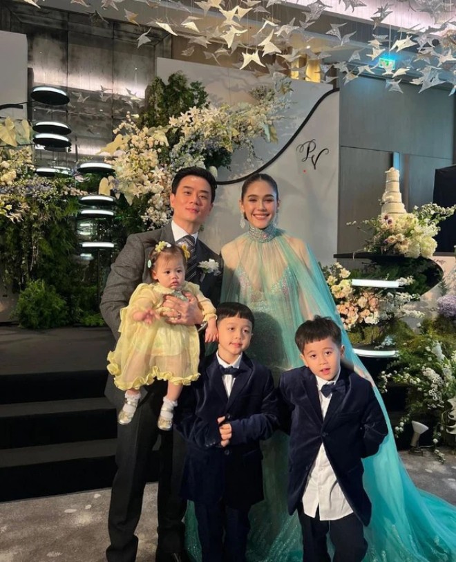 Cô sinh cho anh 3 thiên thần nhỏ đáng yêu.