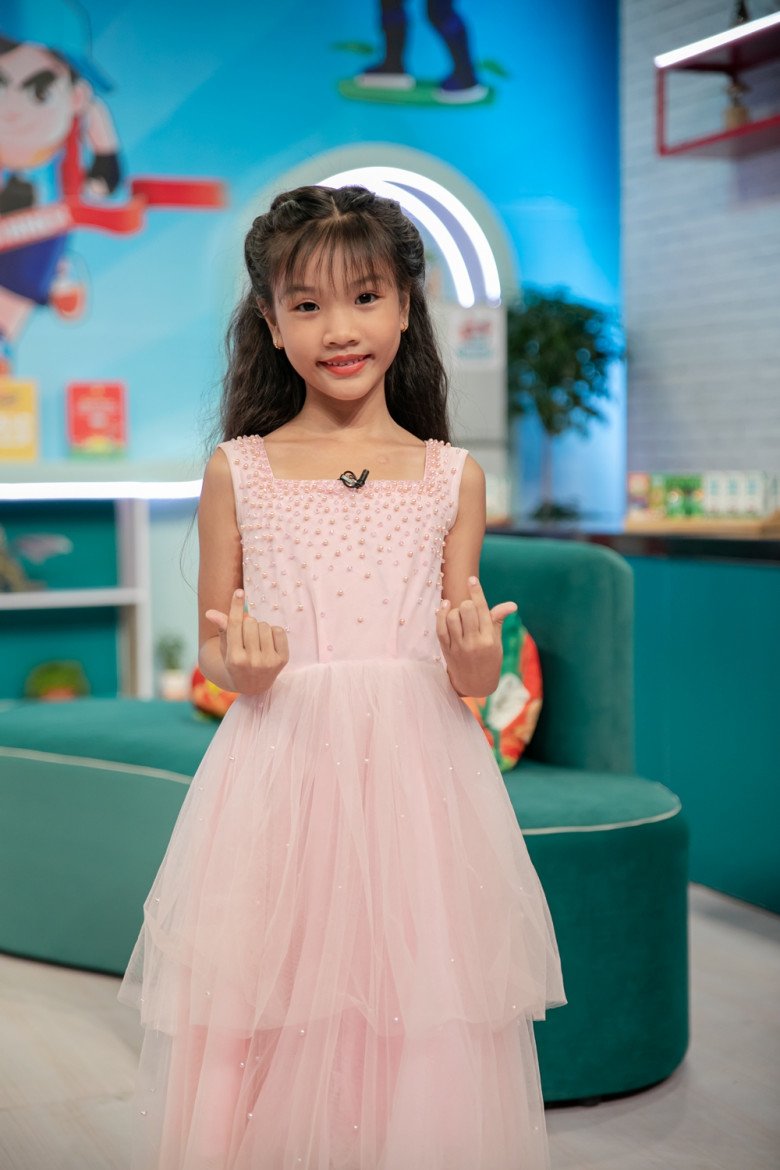 View - Con trai Nữ hoàng cảnh nóng Kiều Trinh: Lúc trước mẹ đi làm nhiều quá bỏ con mấy tháng trời ở quê một mình