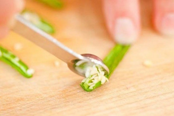 Loại bỏ hạt ớt xiêm xanh