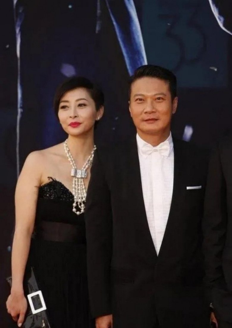 Thang Doanh Doanh ở nhà làm hậu phương cho Tiền Gia Lạc phát triển sự nghiệp.