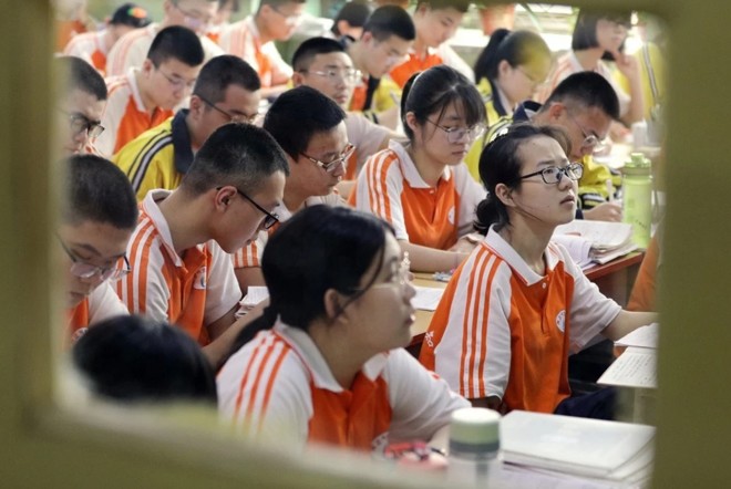 Học sinh trải qua kỳ thi đại học khốc liệt nhất thế giới, phụ huynh Trung Quốc tìm ra con đường mới đáng suy ngẫm - 2