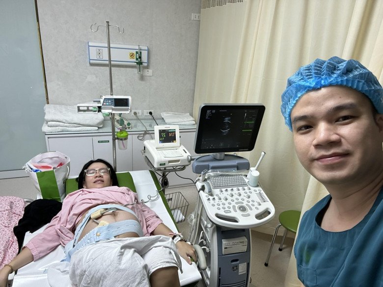 Mẹ bầu song thai, một thai chết lưu từ 20 tuần, thai còn lại tiếp tục phát triển trong bụng mẹ. (Ảnh: BSCC)