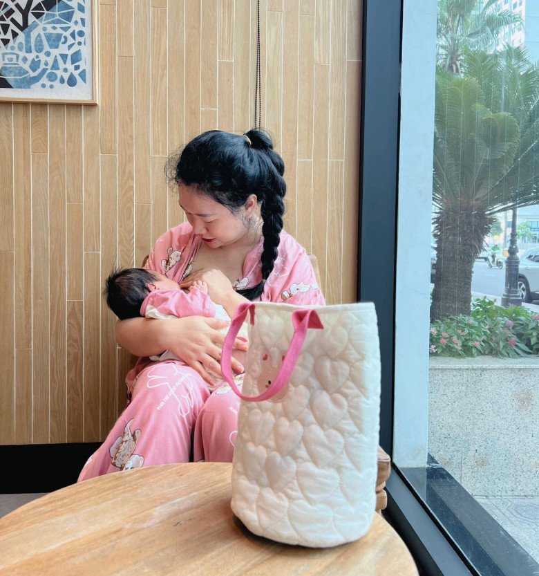 View - Mẹ Hà Nội chỉ ăn 2 bữa cơm gạo lứt/ngày mà sữa mẹ dạt dào, em bé tăng cân vùn vụt