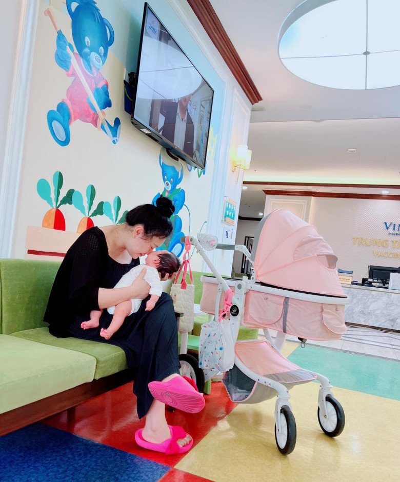 View - Mẹ Hà Nội chỉ ăn 2 bữa cơm gạo lứt/ngày mà sữa mẹ dạt dào, em bé tăng cân vùn vụt