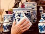 Nhà đẹp - Lau bàn thờ đừng chỉ dùng nước lã, thêm thứ này vào nước để lau giúp gia chủ tụ lộc gấp 10