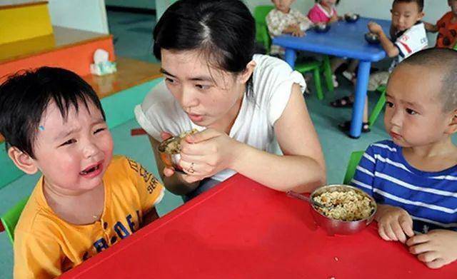 Nuôi dạy ngược nên được áp dụng một cách phù hợp để tạo ra hiệu quả tích cực thay vì tiêu cực (Ảnh minh hoạ Internet).