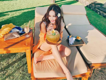 Nàng Đát Kỷ đẹp nhất màn ảnh khoe body mướt mượt tuổi U60, lẽ nào hồ ly có thật ngoài đời?