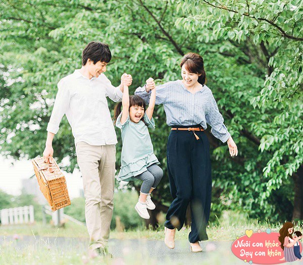 Sự đồng hành của bố mẹ sẽ giúp trẻ phát triển tốt hơn.
