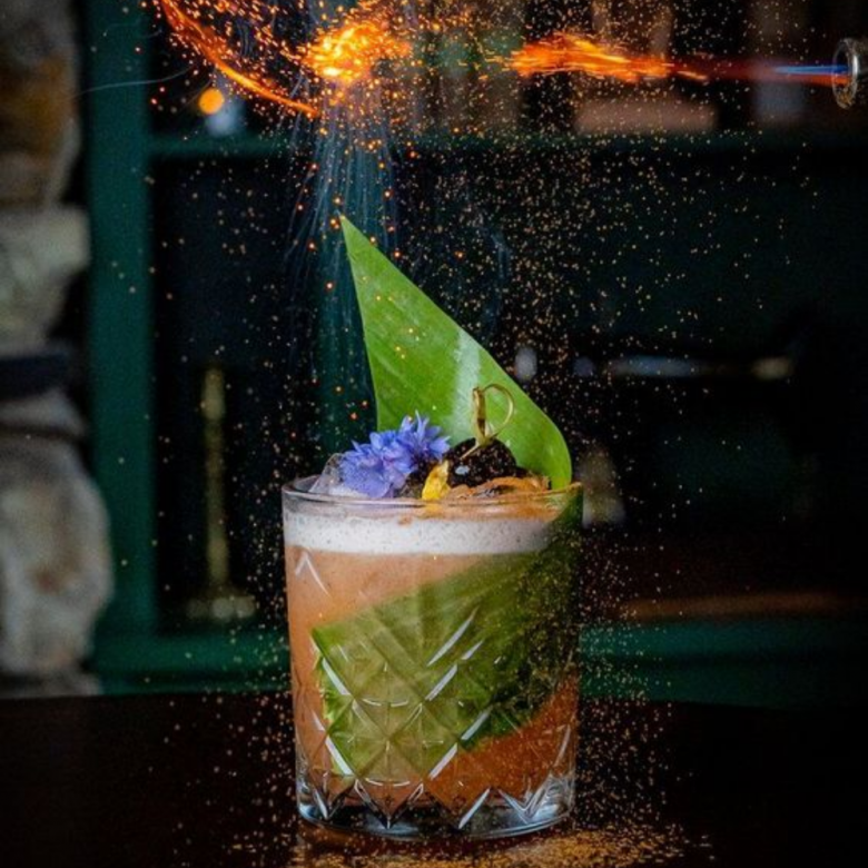 Hidden bar là gì? Những lưu ý để có một trải nghiệm hidden bar "chuẩn