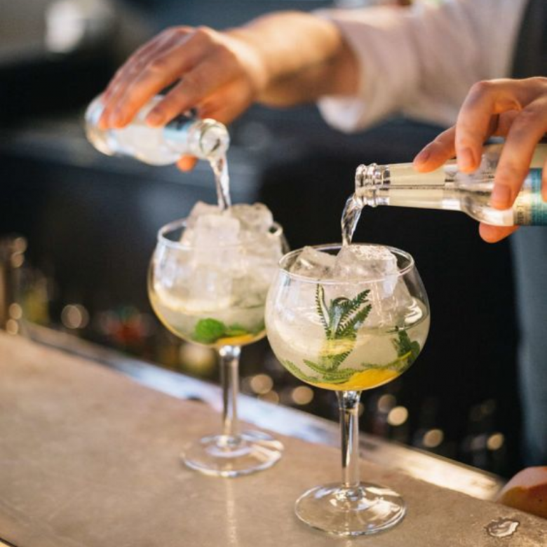 Hidden bar là gì? Những lưu ý để có một trải nghiệm hidden bar "chuẩn